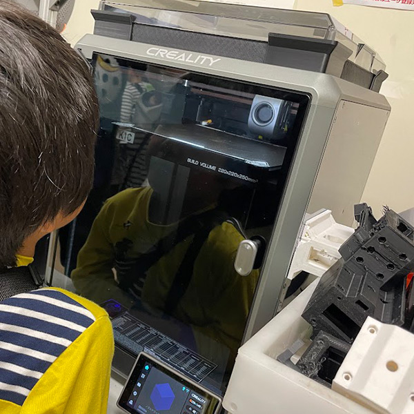 高専科学部3Dプリンター実演
